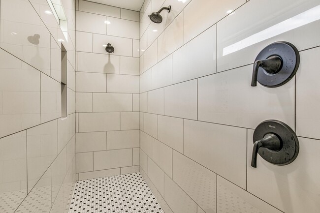 Building Photo - 6809 Water St