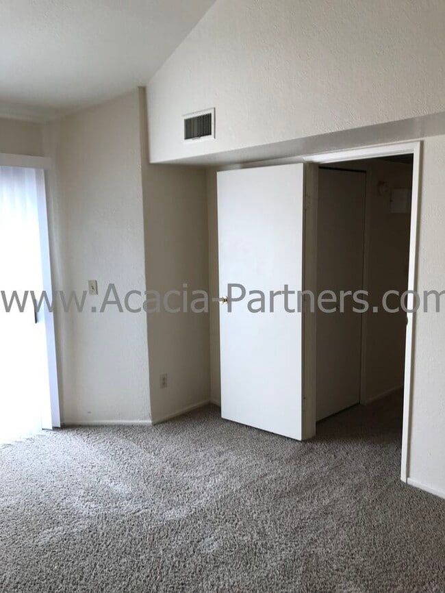 Building Photo - Two Bedroom Condo