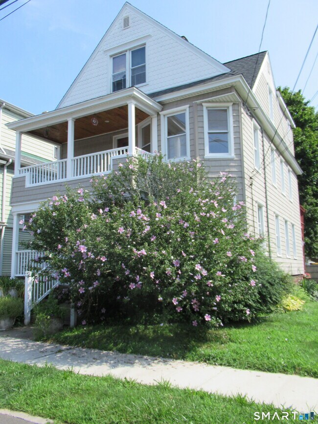 Building Photo - 114 Bennett St