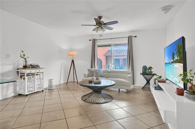 Building Photo - 10786 N Kendall Dr