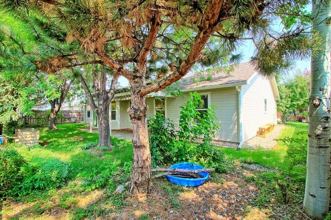 Building Photo - 598 Garnet Dr