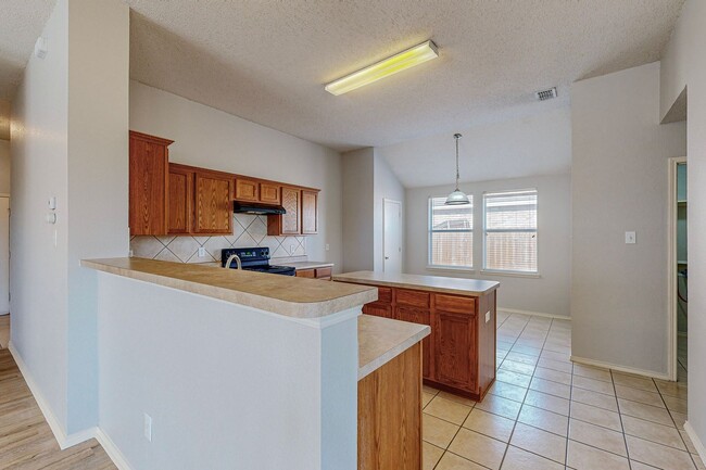 Building Photo - ***Pre-Leasing*** Charming Three-Bedroom H...