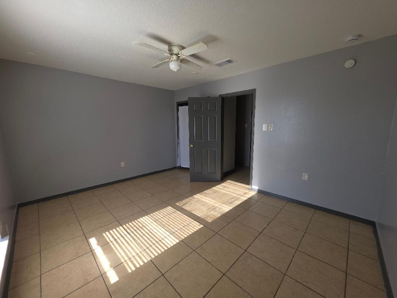 Building Photo - 7843 Sail St