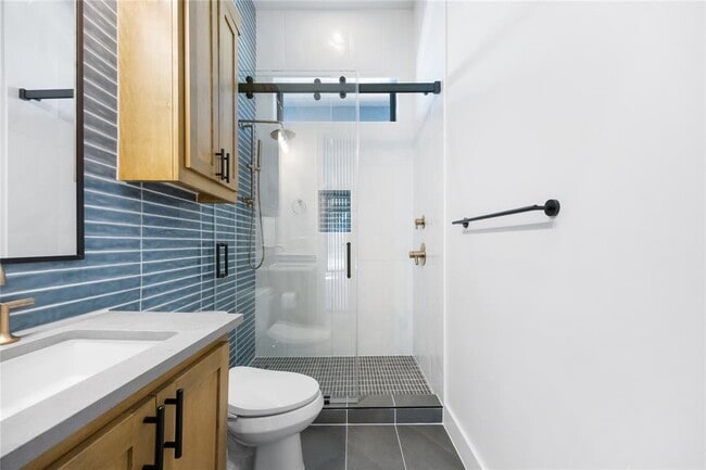 Building Photo - 2905 Westhill Dr