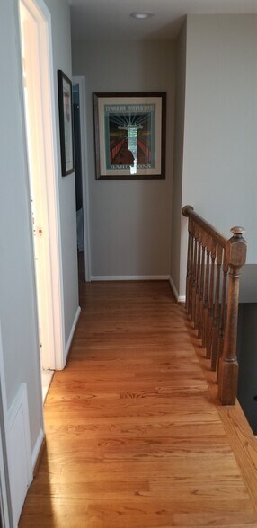 Building Photo - 1127 Fairview Ct