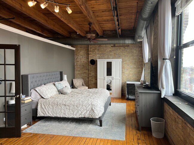 Building Photo - 1147 W Ohio St