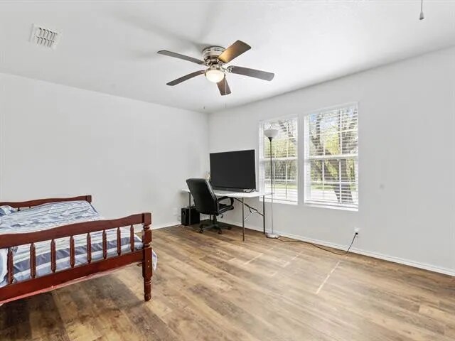 Building Photo - 303 S Bois D Arc St