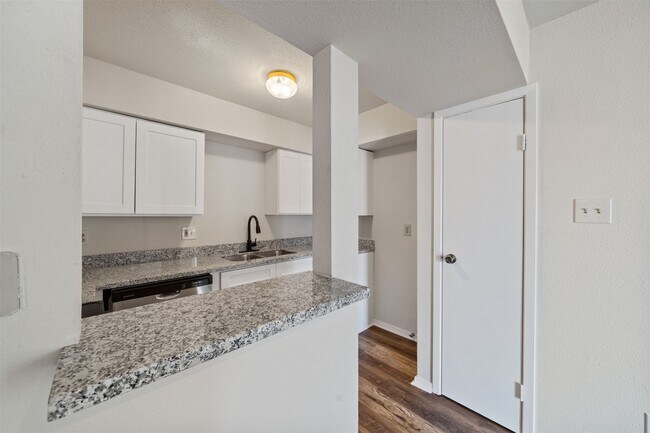 Building Photo - 18519 Egret Bay Blvd