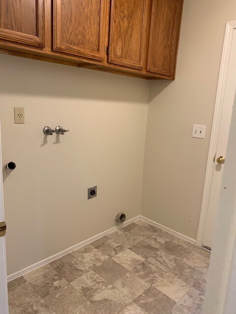 Building Photo - Spacious 3 Bedroom / 2 Bath Home with a Bo...