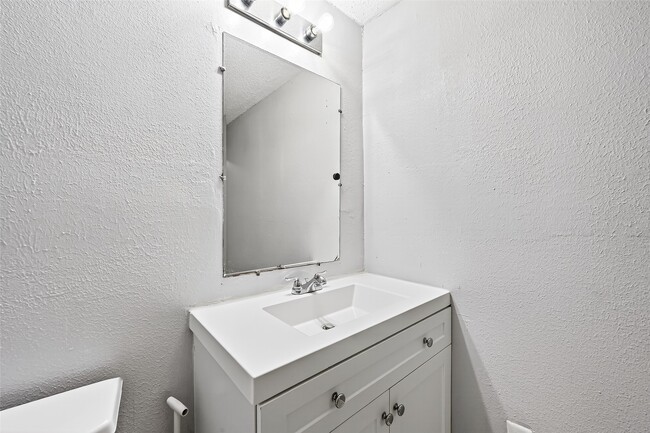 Building Photo - 9629 Sunnywood Dr