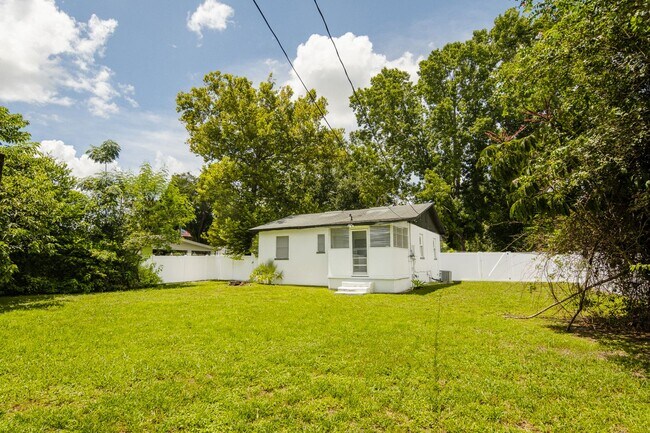Building Photo - 739 Eldridge St