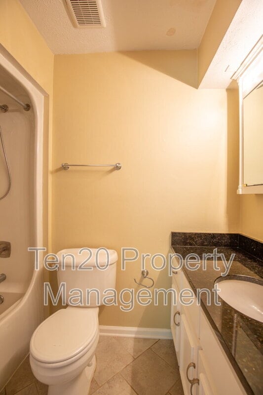 Building Photo - 7664 Northfield Dr