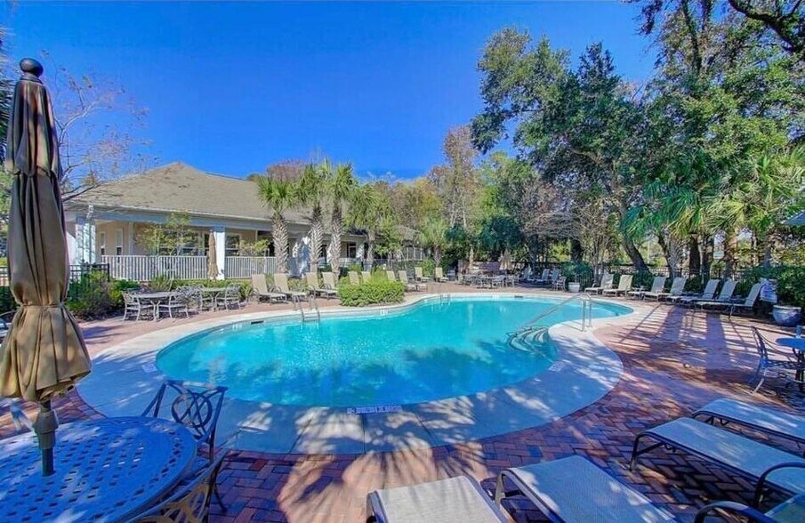 Building Photo - 1755 Central Park Rd