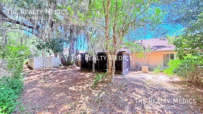 Building Photo - 124 Clear Lake Cir