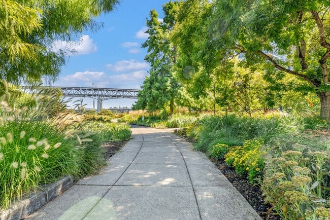 Building Photo - Riverplace Condominiums - 1 bed/1 bath cor...