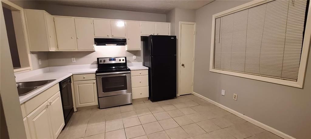Building Photo - 966 Amberly Dr