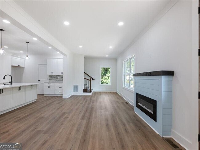 Building Photo - 2438 Shadburn Ferry Dr