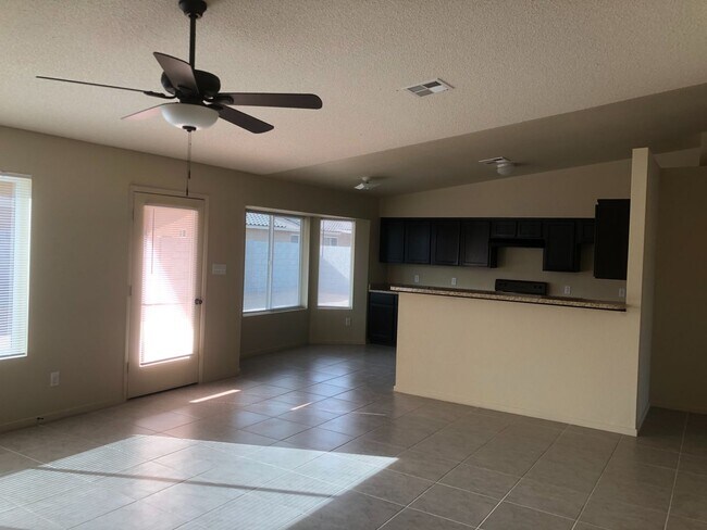 Building Photo - Beautiful Home in Saguaro!