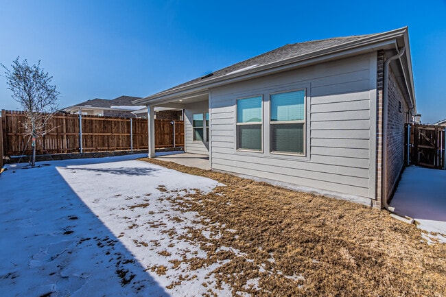 Building Photo - 801 Leavenworth Dr