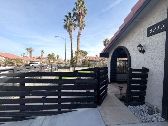 Building Photo - Fully Furnished 4 Bedroom Home! NO HOA! Park up to 6 vehicles! Pool and Spa! Close to Spring Moun...