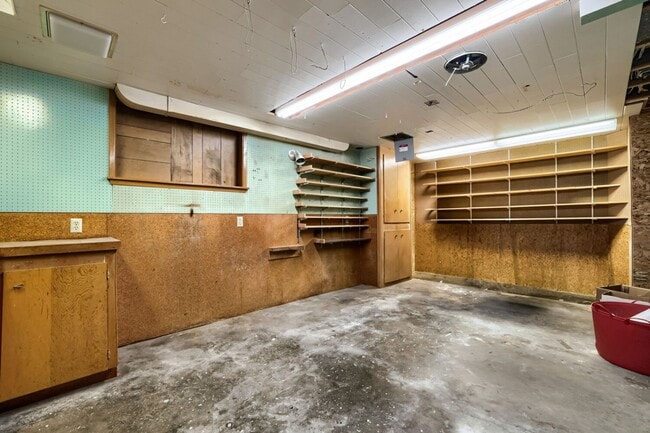 Building Photo - Charming 4-Bedroom, 3-Bath Home + Den in Alki Neighborhood with Panoramic Puget Sound Views!