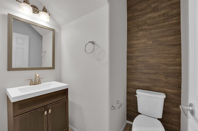 Building Photo - Upgraded 3 Bedrooms, 2.5 Bathrooms home in...