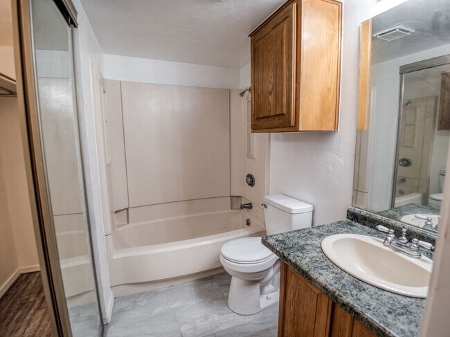 Building Photo - 11130 Stratford Dr