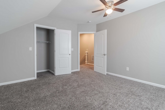 Building Photo - 3 bedroom 2 bath Single Home