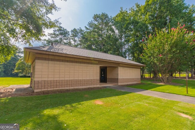 Building Photo - 200 Willow Rd