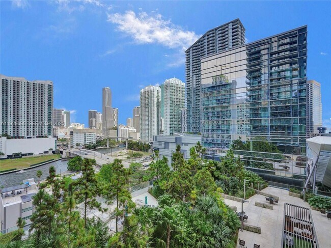 Building Photo - 88 SW 7th St