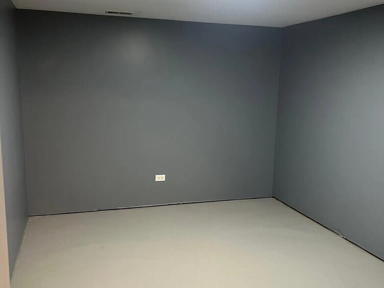 Building Photo - 3250 Longford Dr