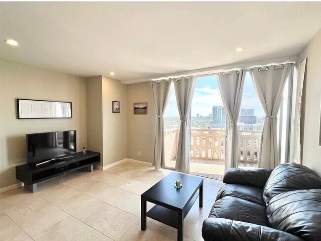 Building Photo - 2016 Main St