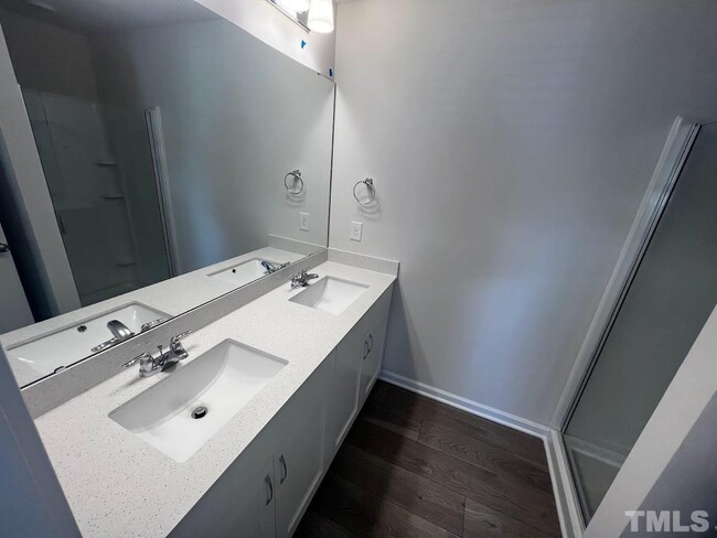 Building Photo - Beautiful 3 Bedroom 2.5 bath