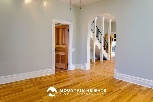 Building Photo - 235 Reed Ave N