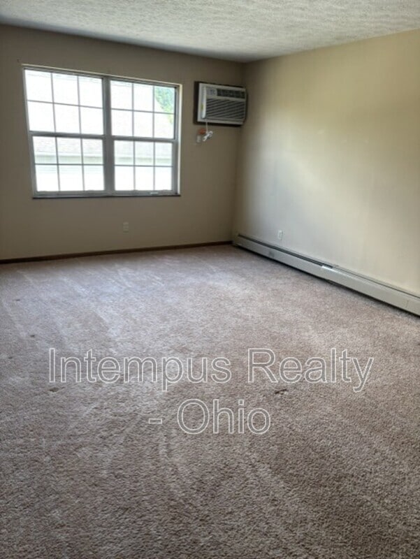 Building Photo - 7465 Huntington Dr