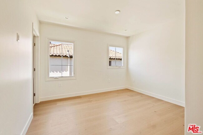 Building Photo - 308 S Highland Ave