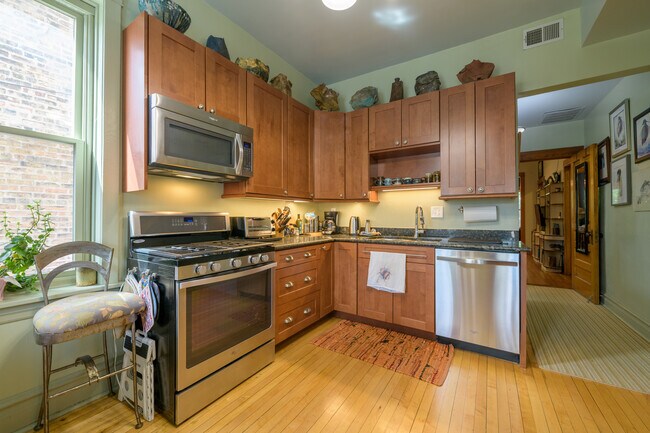 Building Photo - 2627 N Mozart St