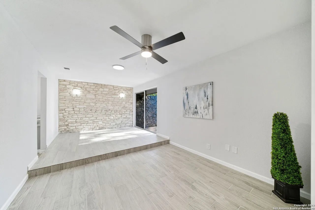 Building Photo - 6302 Handsome Lake Dr