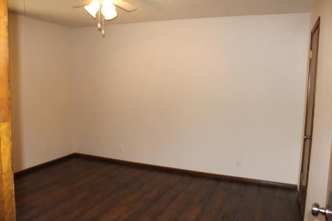 Building Photo - 610 N El Paso Ave