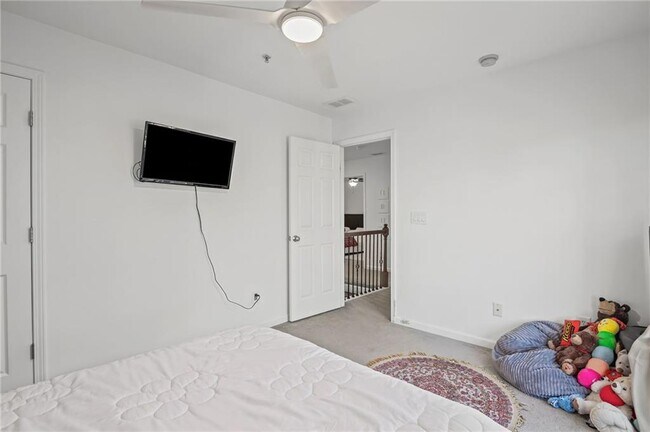 Building Photo - 266 Balaban Cir