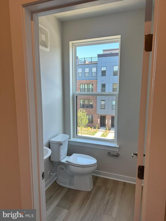 Building Photo - 43799 Middleway Ter