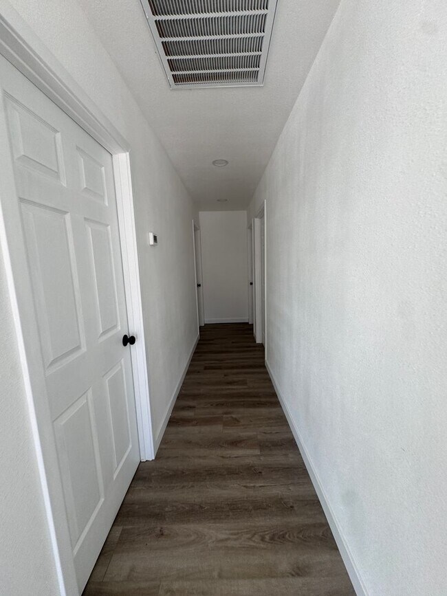 Building Photo - Fully remodeled