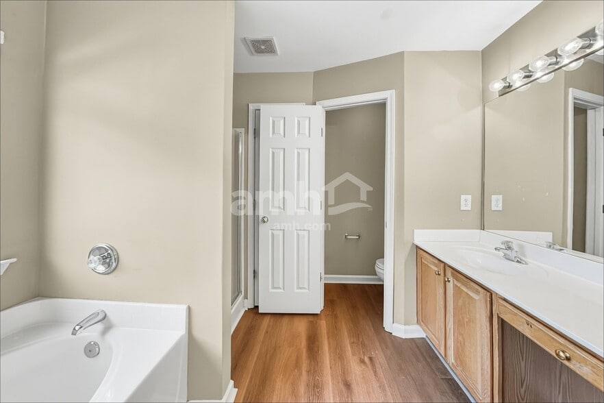 Building Photo - 2251 Monthemer Cv