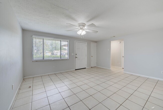 Building Photo - 1125 Bradley Cir