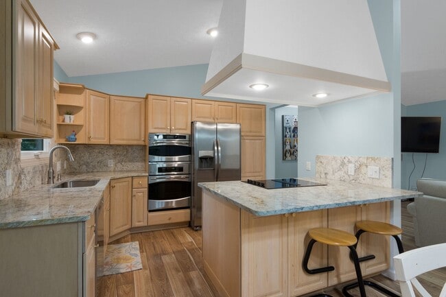 Building Photo - Charming Home at the Base of Old Mission Peninsula