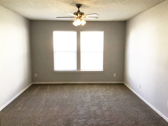 Building Photo - 662 Holly Rose Way