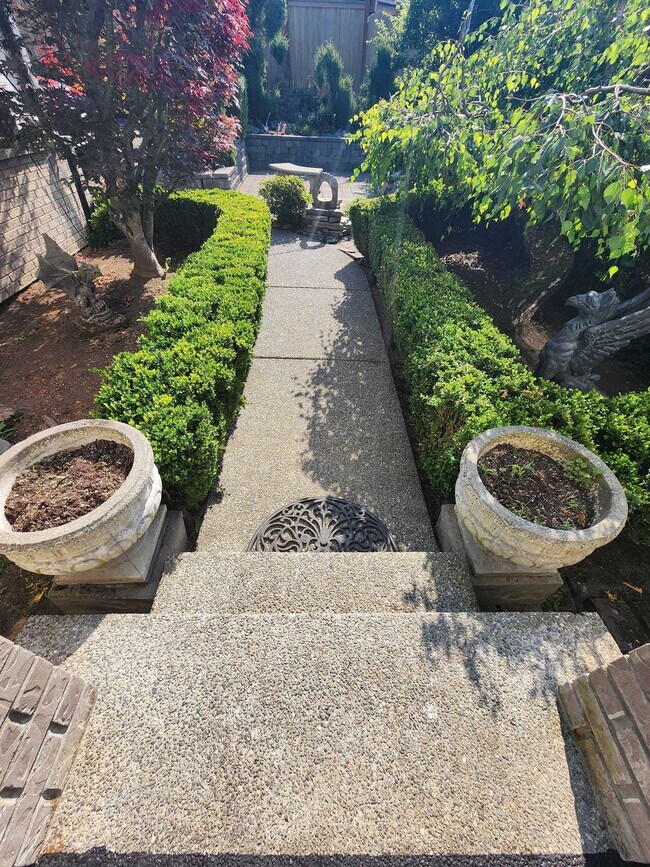 Building Photo - 7904 80th Ave NE