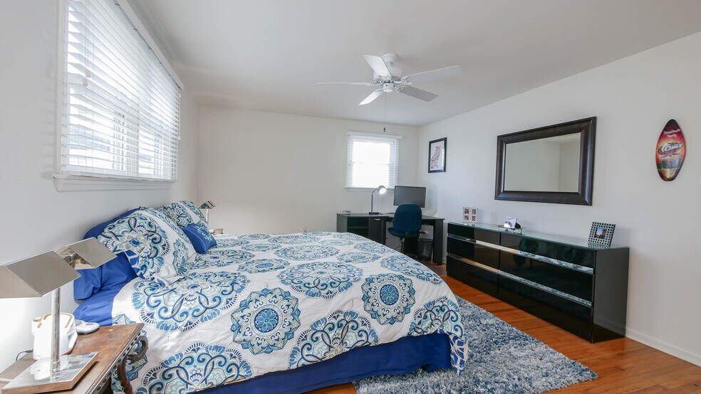 Building Photo - 6903 Ventnor Ave