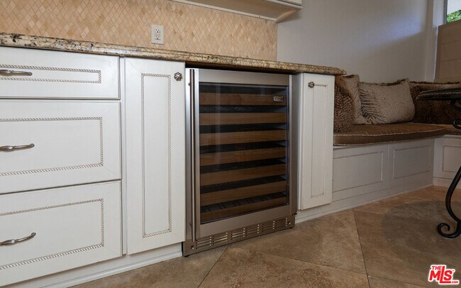 Building Photo - 171 N Church Ln