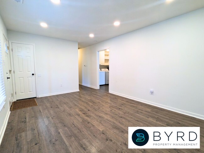 Building Photo - 5006 Glen Tara Dr